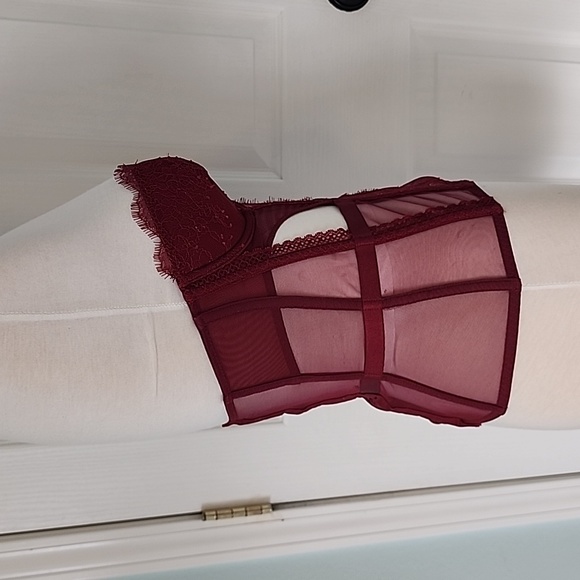 Maroon Victoria's Secret Corsette Top Size 32C - Picture 4 of 5